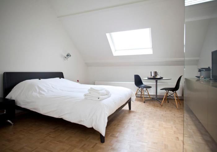 B&B Yellow Submarine Antwerpen Rom bilde
